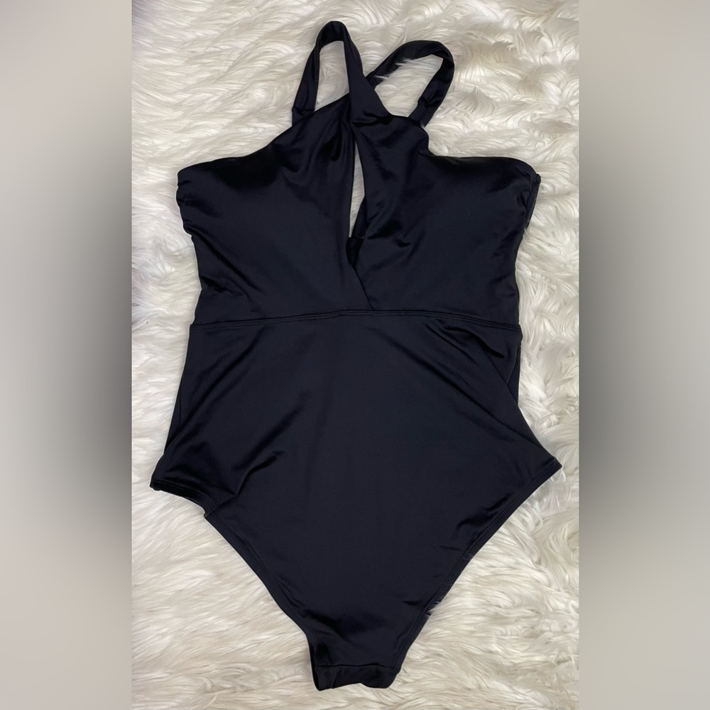 NWT Becca One Piece Keyhole Front Halter Neck Swimsuit Bathing Suit Black Size L